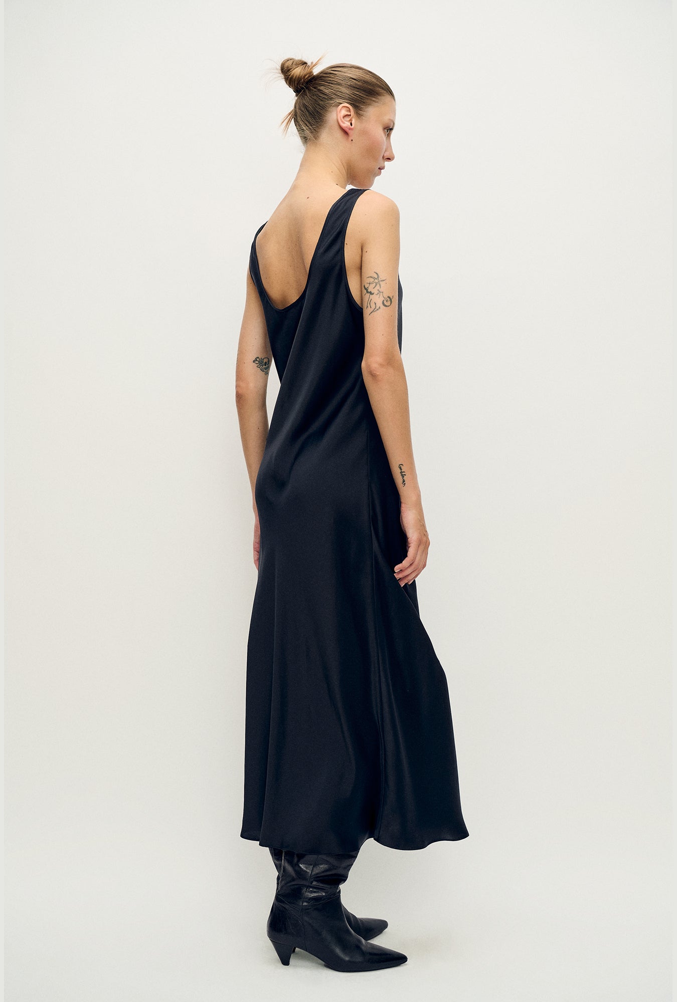 Scoop Neck Dress Black