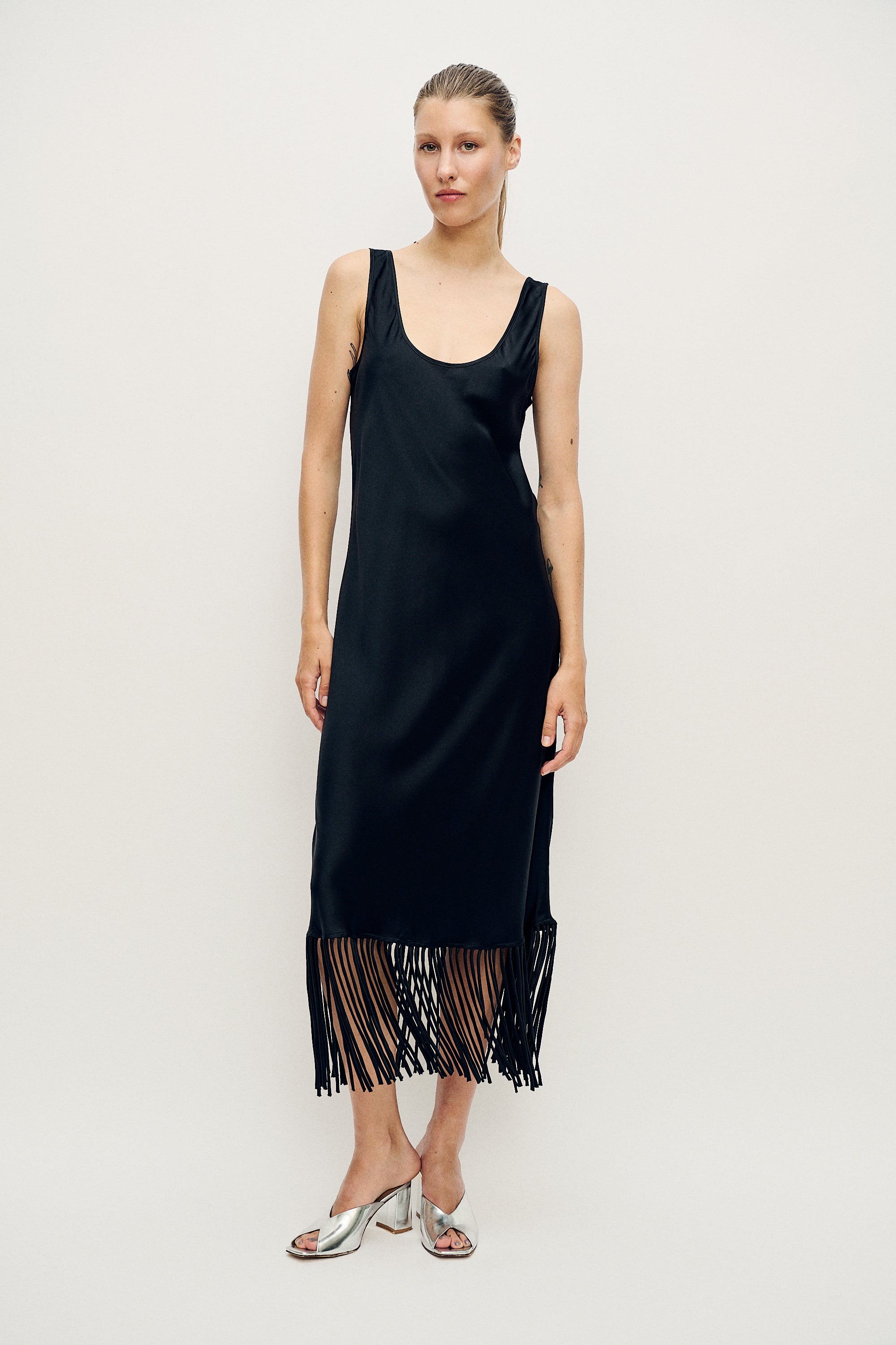 FRINGE SCOOP NECK DRESS BLACK