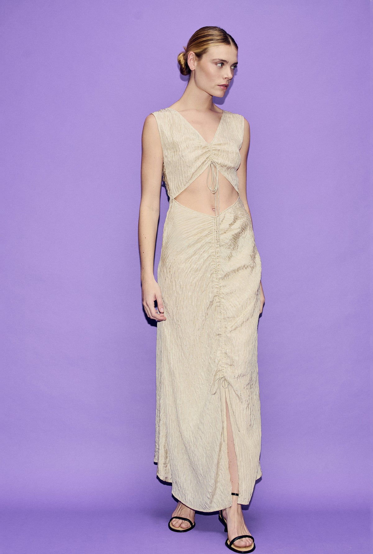 Crinkle Peek-A-Boo Dress Hazelnut