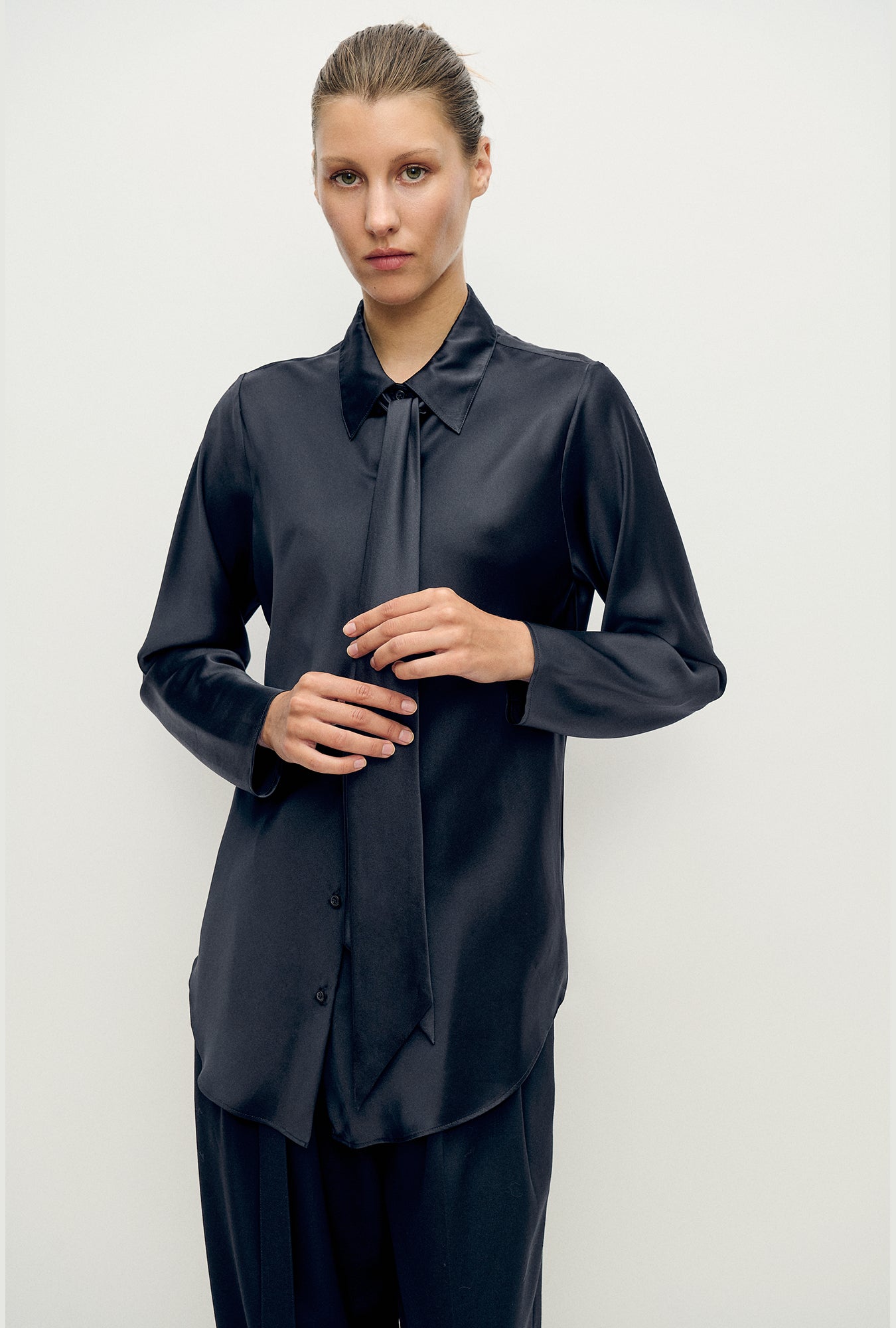 Long Bow Tie Black