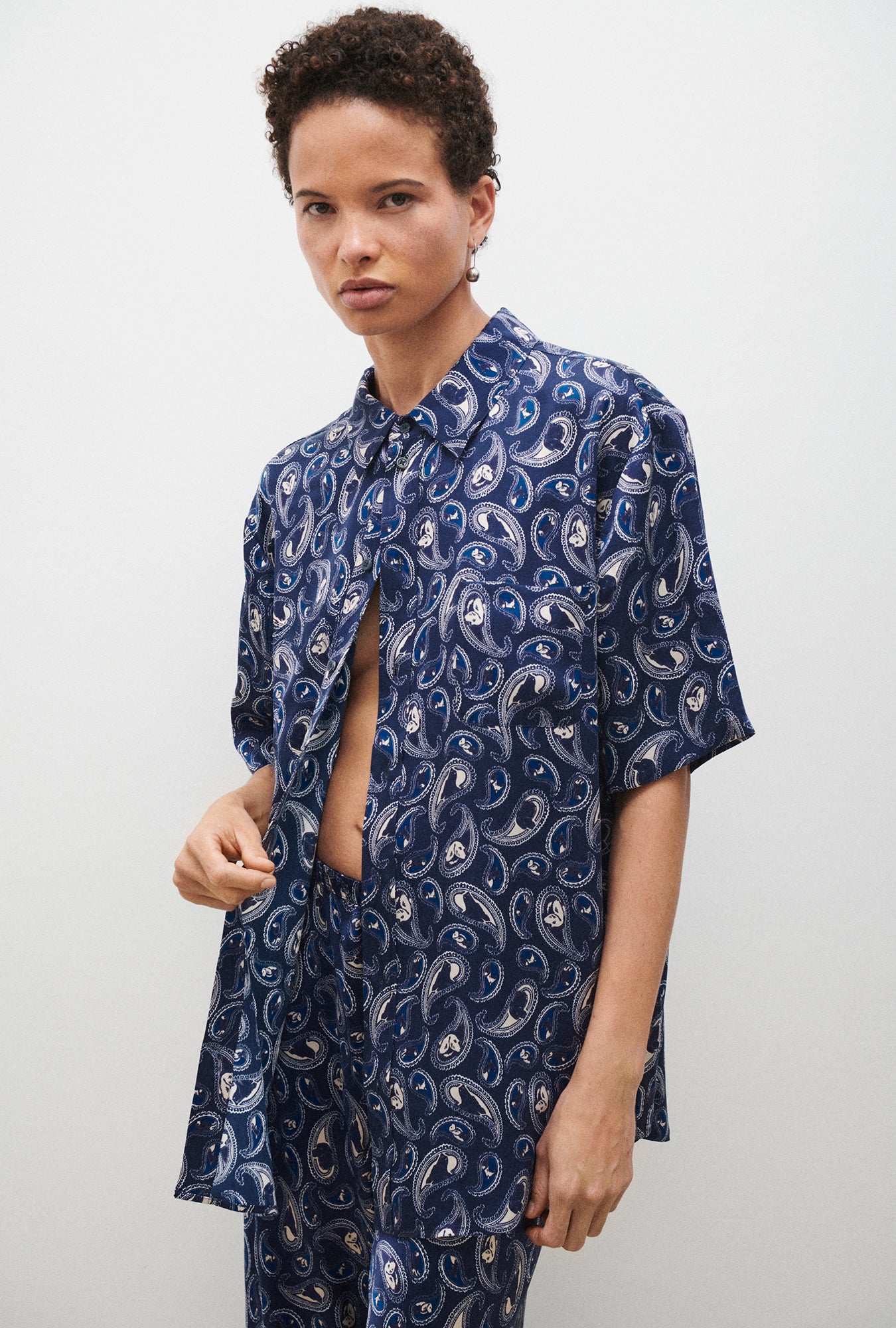 Short Sleeve Boyfriend Shirt Hounds Paisley